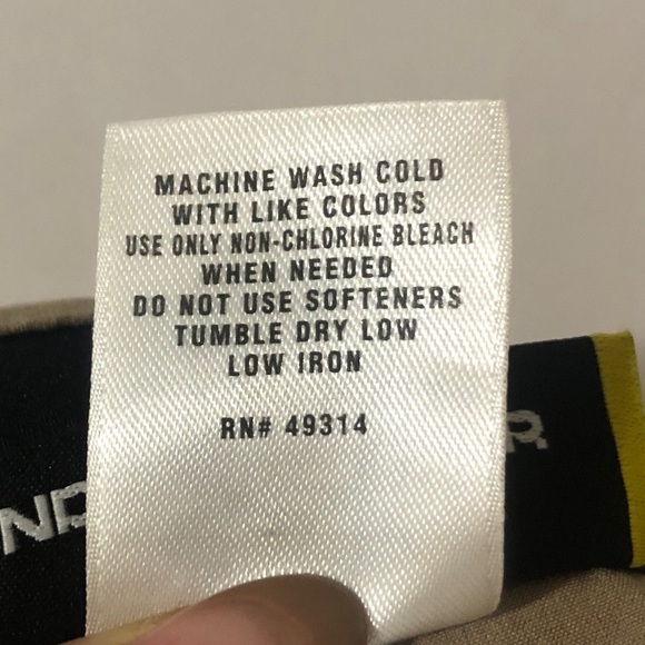 Under Armour Women’s Beige Tan Golf Hiking Sport Skort size 8 - Picture 11 of 11